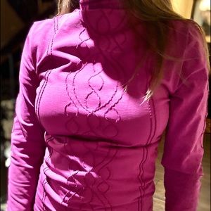 🌟Dark Magenta mock neck form fitted pullover